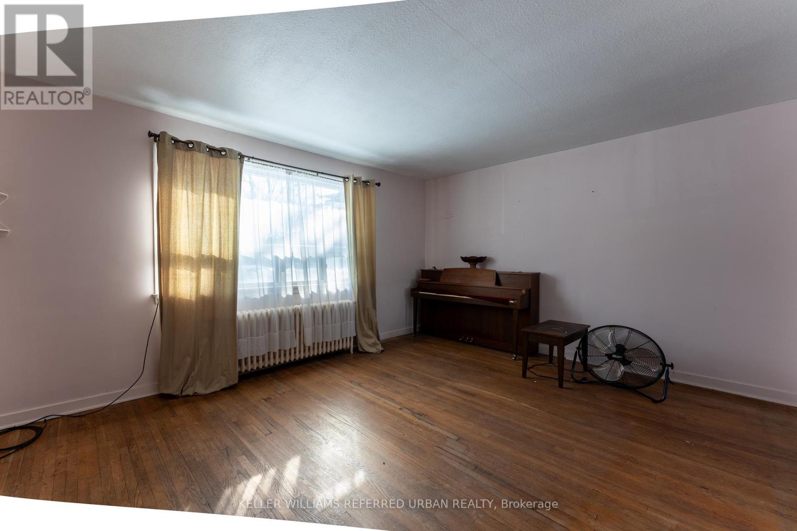 134 Upper Canada Drive, Toronto, Ontario  M2P 1S4 - Photo 5 - C12707704