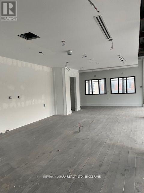 4461 Queen Street, Niagara Falls, Ontario  L2E 2L2 - Photo 7 - X12721610