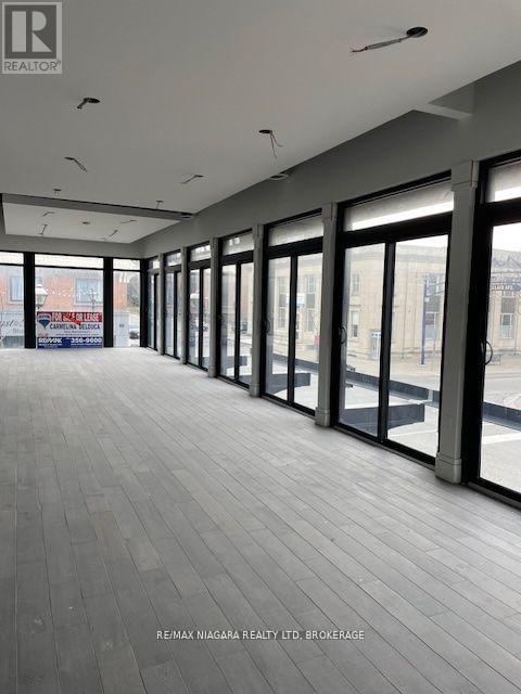 4461 Queen Street, Niagara Falls, Ontario  L2E 2L2 - Photo 9 - X12721610