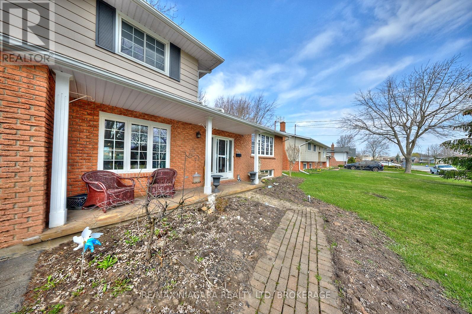 953 Grandview Road, Fort Erie, Ontario  L2A 5R4 - Photo 3 - X12721630