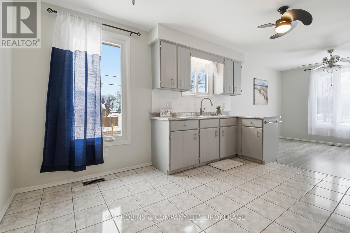 386 Daytona Drive, Fort Erie, Ontario  L2A 4Y9 - Photo 12 - X12721682