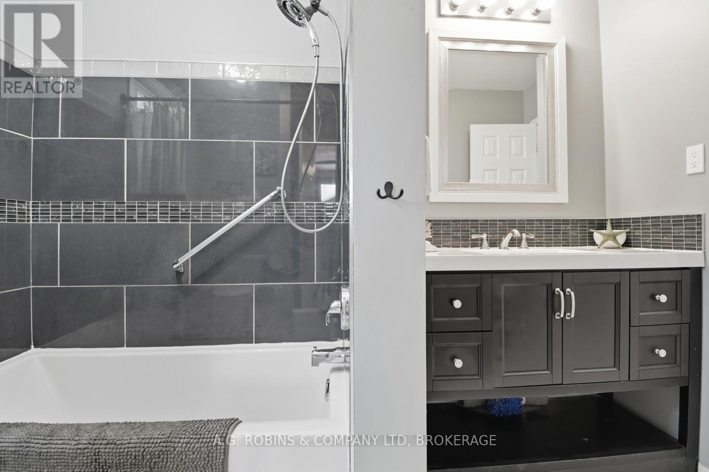 386 Daytona Drive, Fort Erie, Ontario  L2A 4Y9 - Photo 22 - X12721682