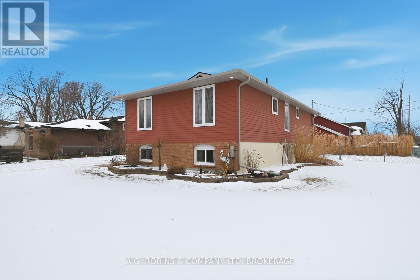 386 Daytona Drive, Fort Erie, Ontario  L2A 4Y9 - Photo 3 - X12721682