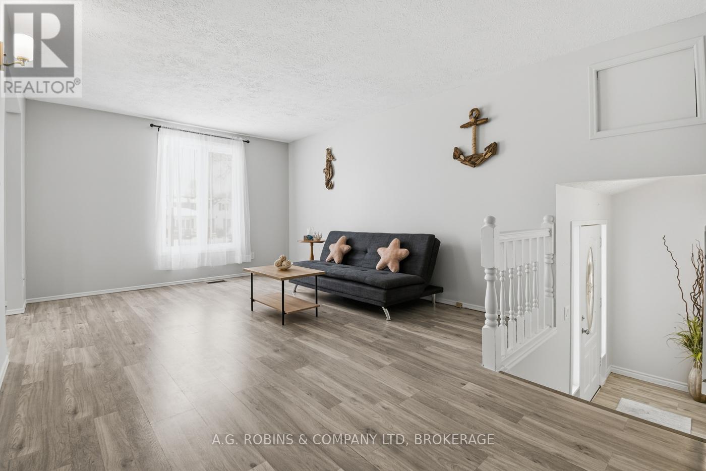 386 Daytona Drive, Fort Erie, Ontario  L2A 4Y9 - Photo 5 - X12721682