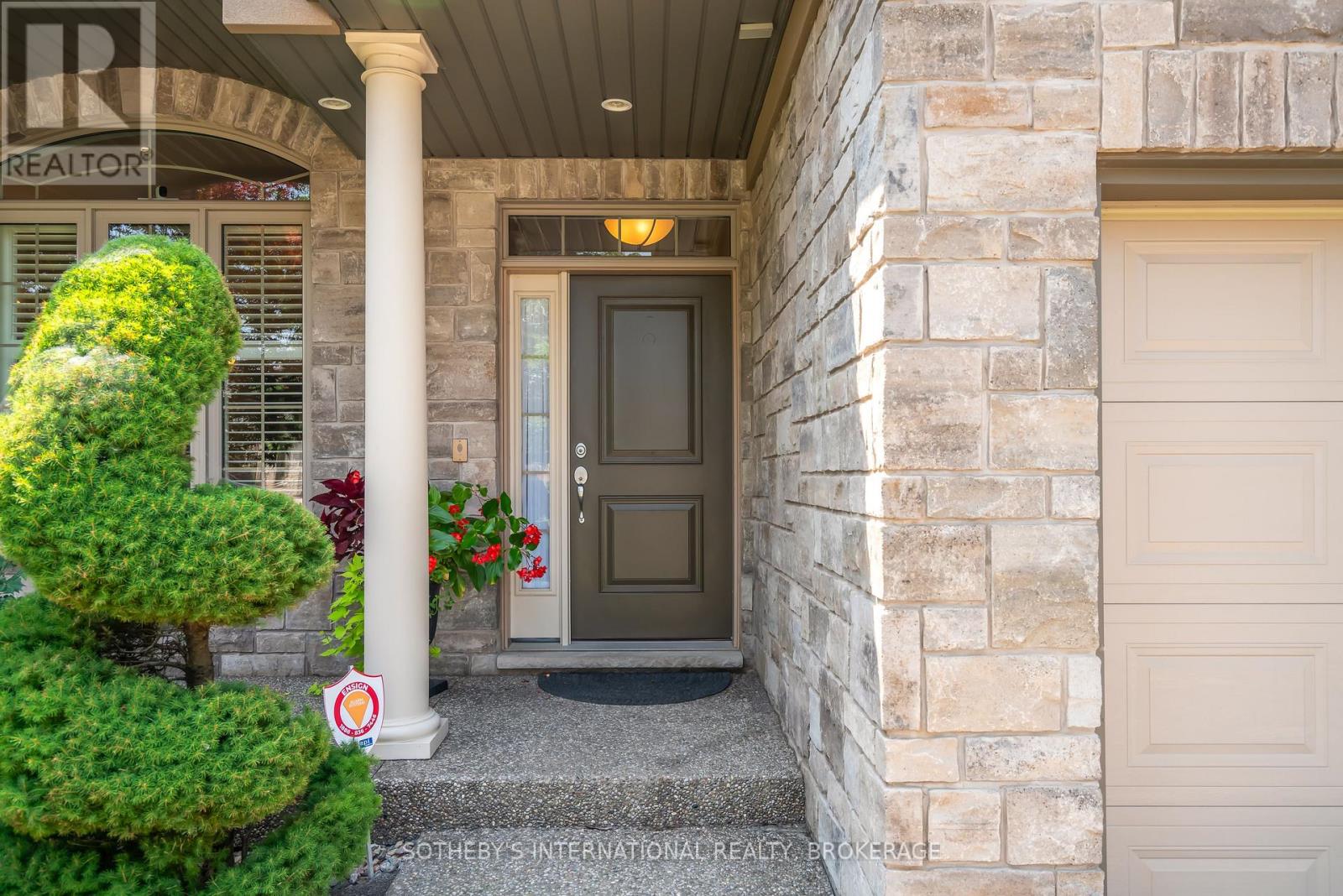 8548 Forestview Boulevard, Niagara Falls, Ontario  L2H 0B2 - Photo 3 - X12721688