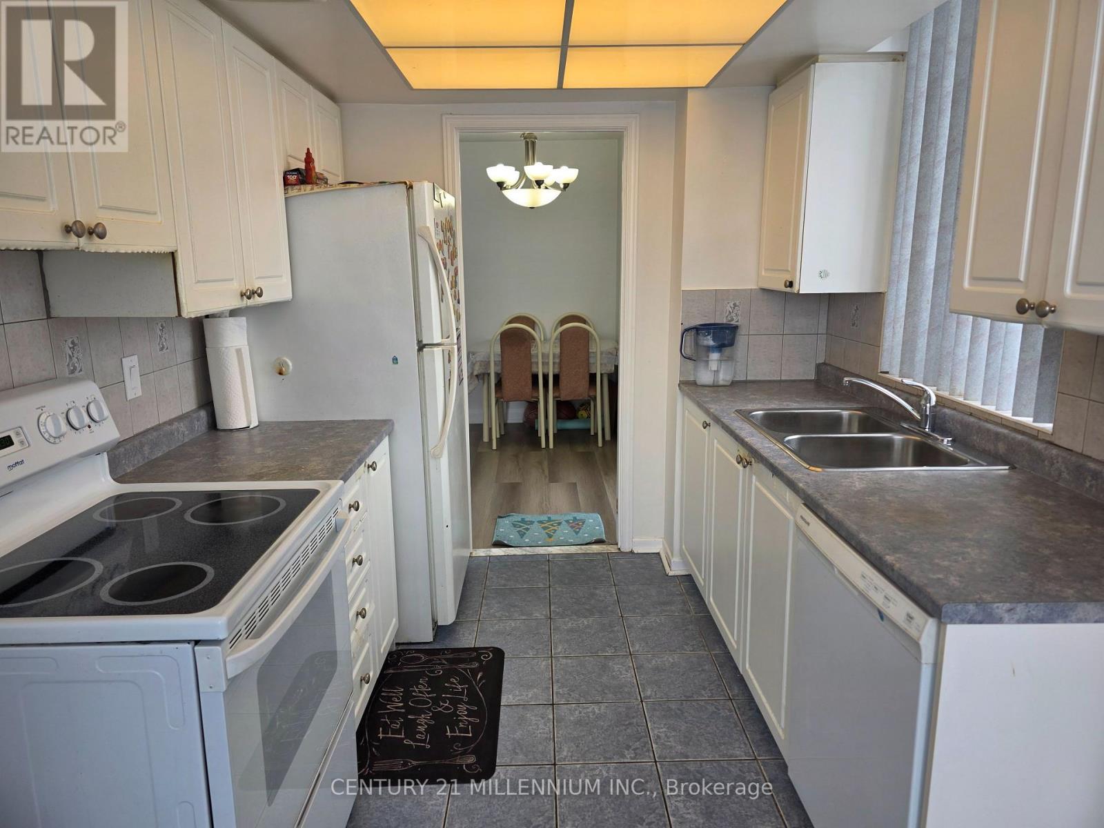 1605 - 26 Hanover Road, Brampton, Ontario  L6S 4T2 - Photo 18 - W12720822