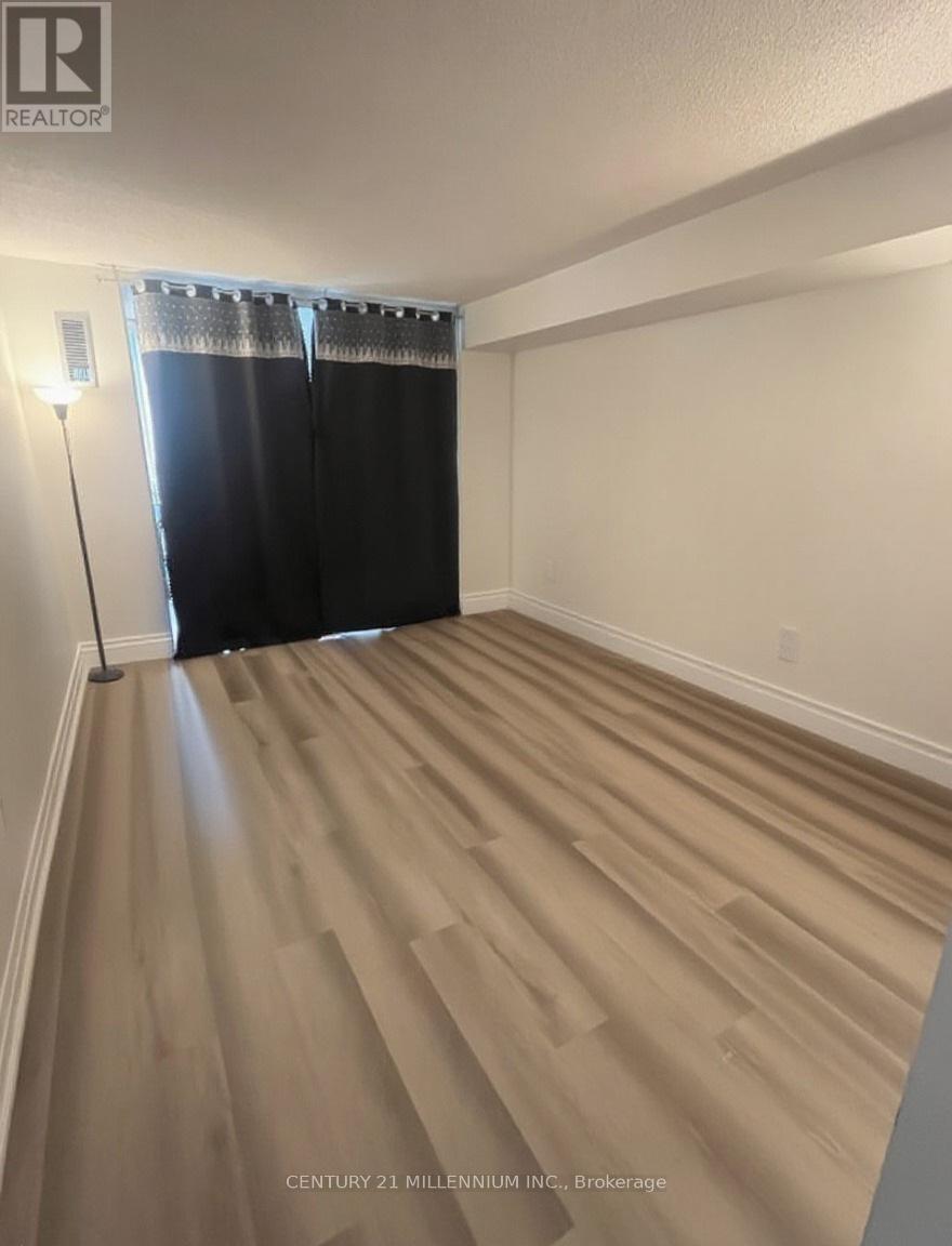 1605 - 26 Hanover Road, Brampton, Ontario  L6S 4T2 - Photo 2 - W12720822