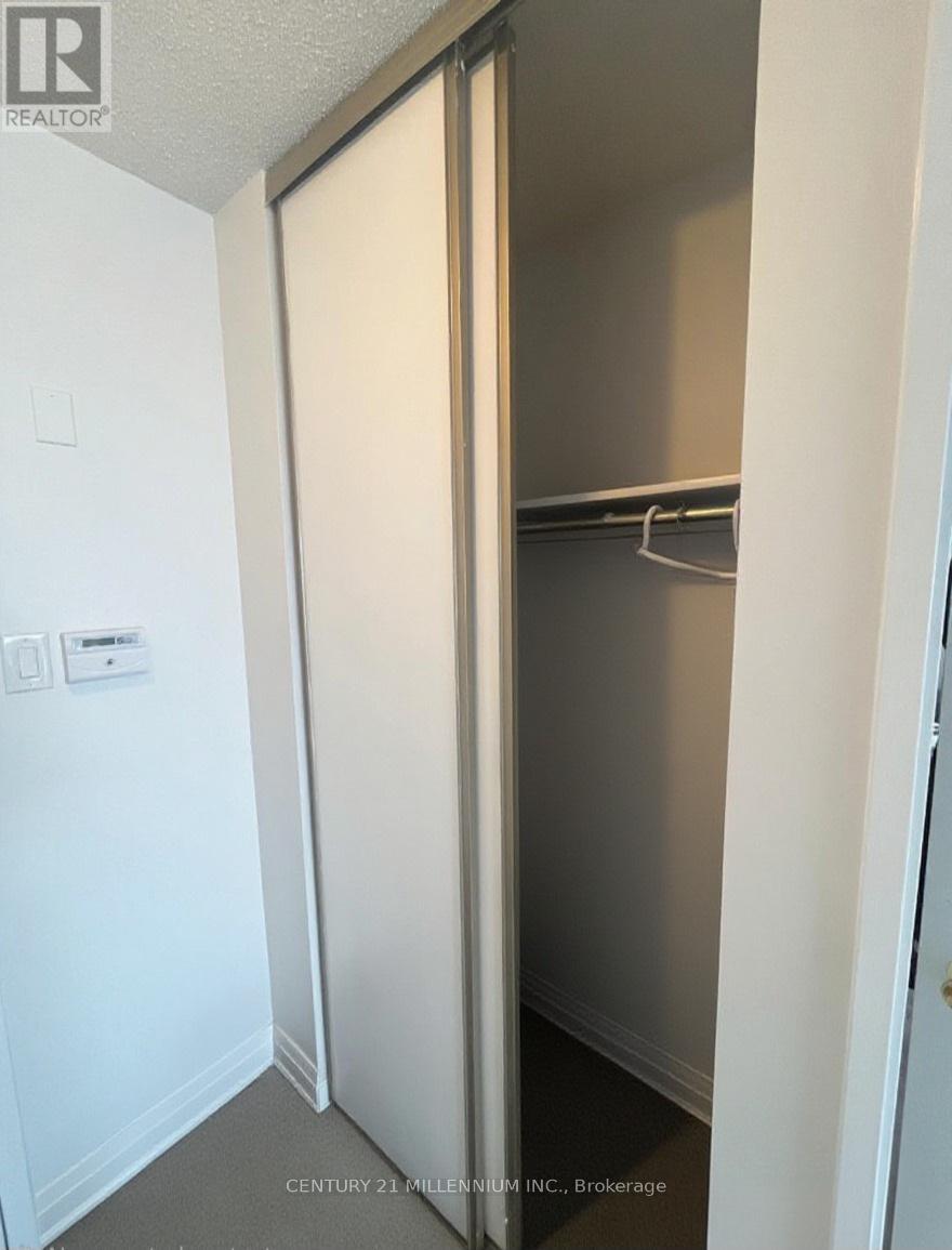 1605 - 26 Hanover Road, Brampton, Ontario  L6S 4T2 - Photo 9 - W12720822