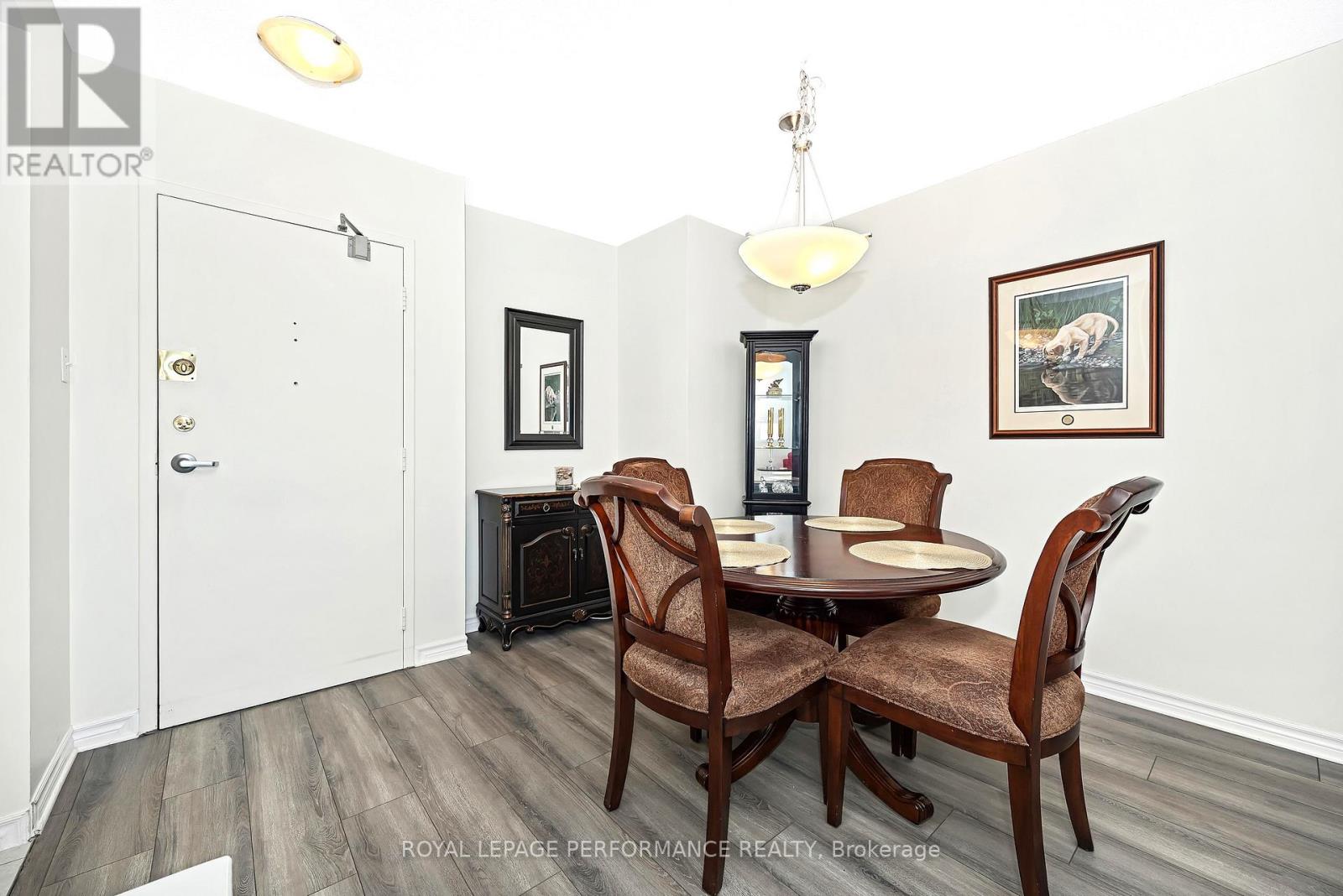 303 - 555 Brittany Drive, Ottawa, Ontario K1K 4C5 - Photo 9 - X12716802