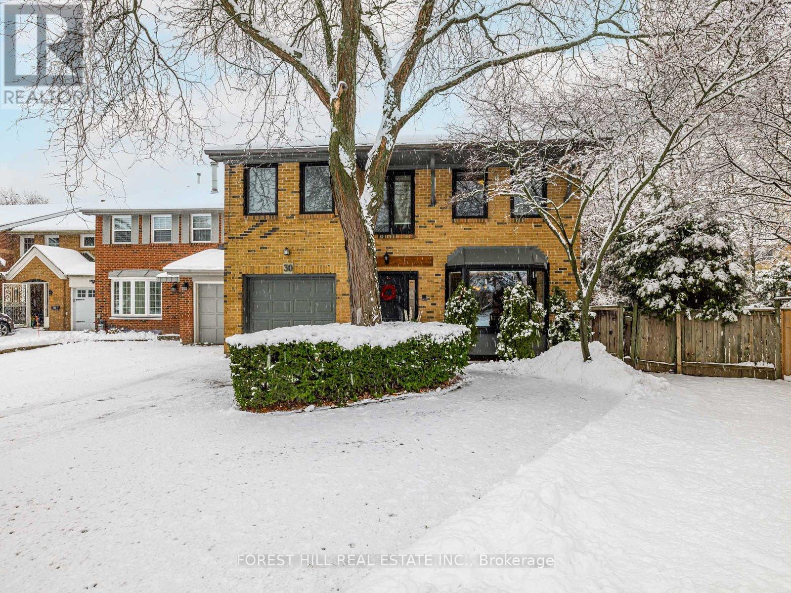 30 CHISWELL CRESCENT, Toronto, Ontario