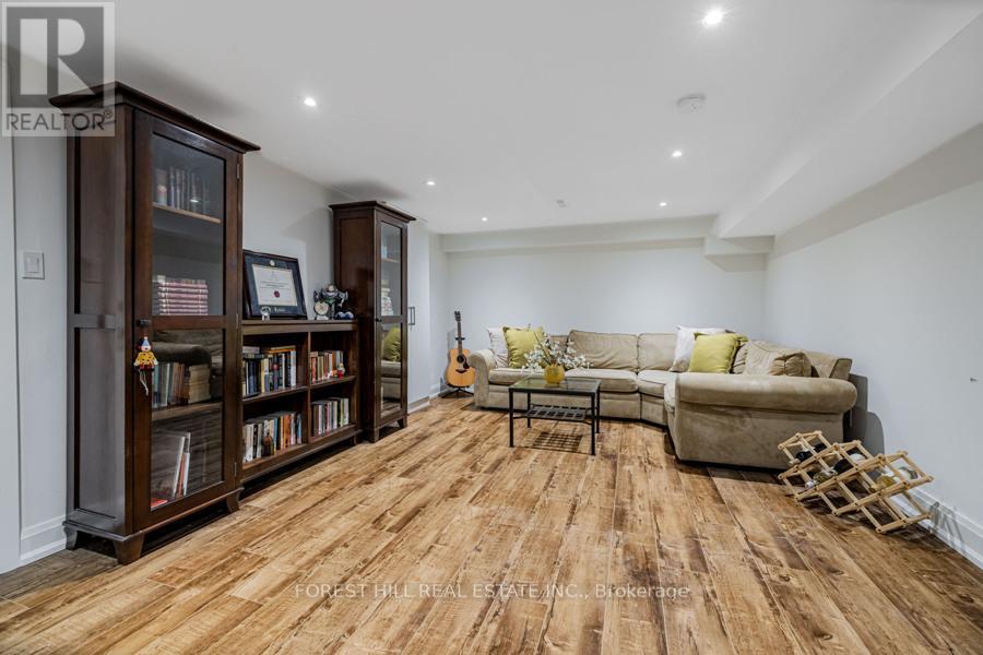 30 Chiswell Crescent, Toronto, Ontario  M2N 6E1 - Photo 3 - C12721574