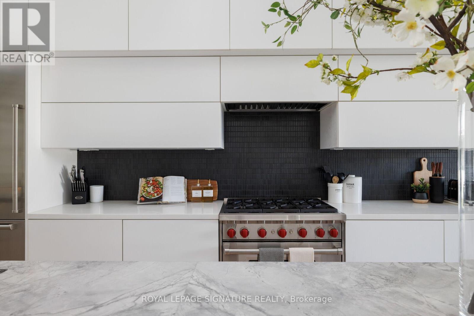 17 Lakeview Avenue, Toronto, Ontario  M6J 3B2 - Photo 14 - C12721758