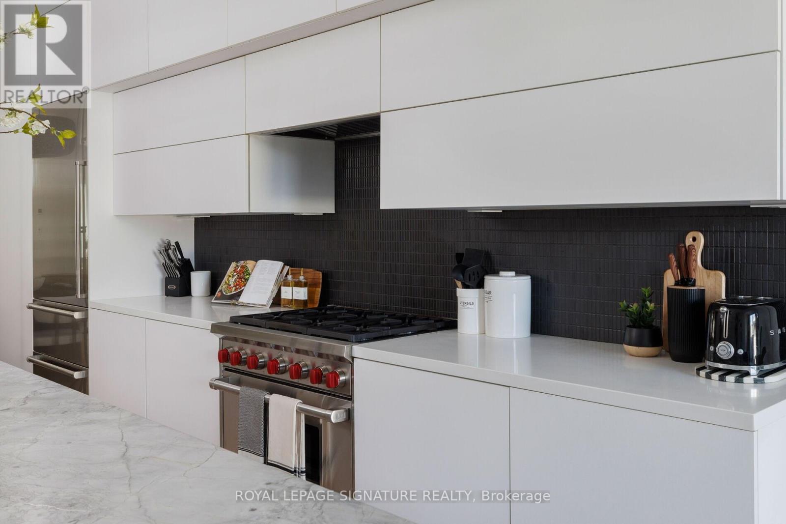 17 Lakeview Avenue, Toronto, Ontario  M6J 3B2 - Photo 15 - C12721758