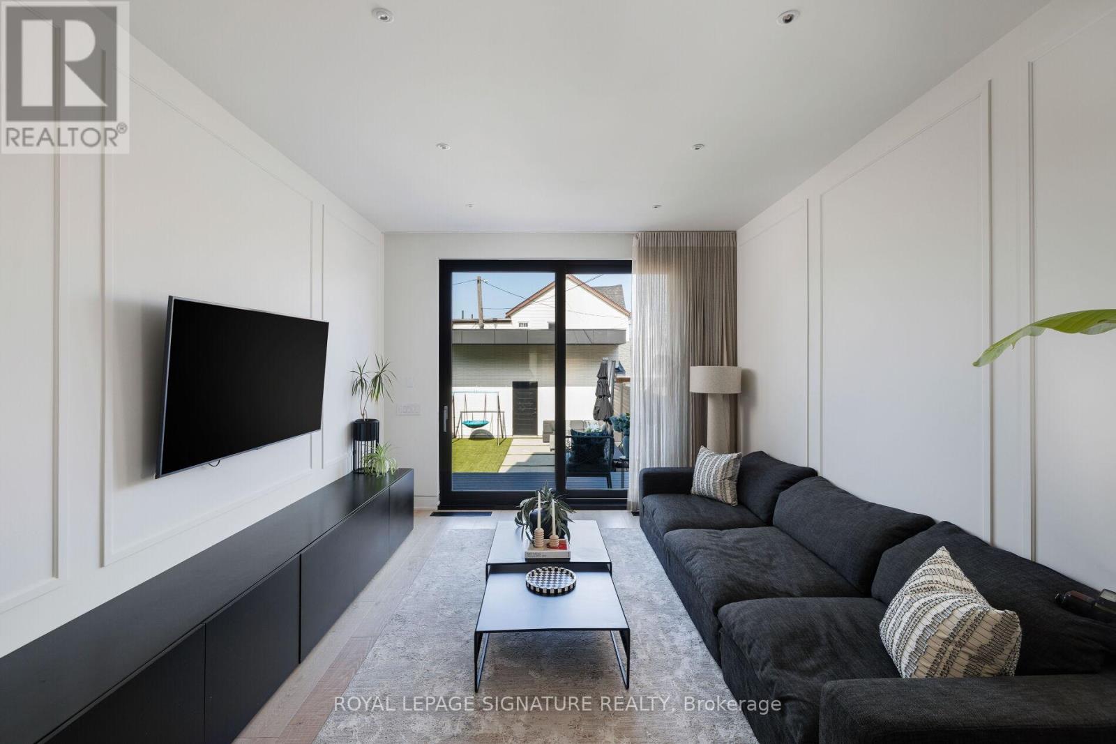 17 Lakeview Avenue, Toronto, Ontario  M6J 3B2 - Photo 18 - C12721758