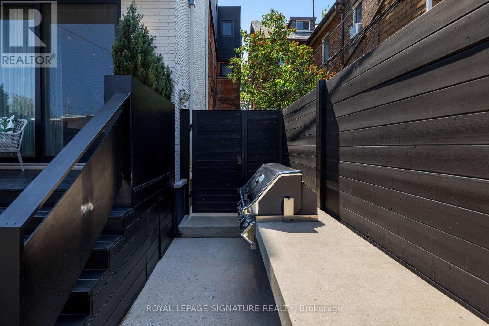 17 Lakeview Avenue, Toronto, Ontario  M6J 3B2 - Photo 21 - C12721758