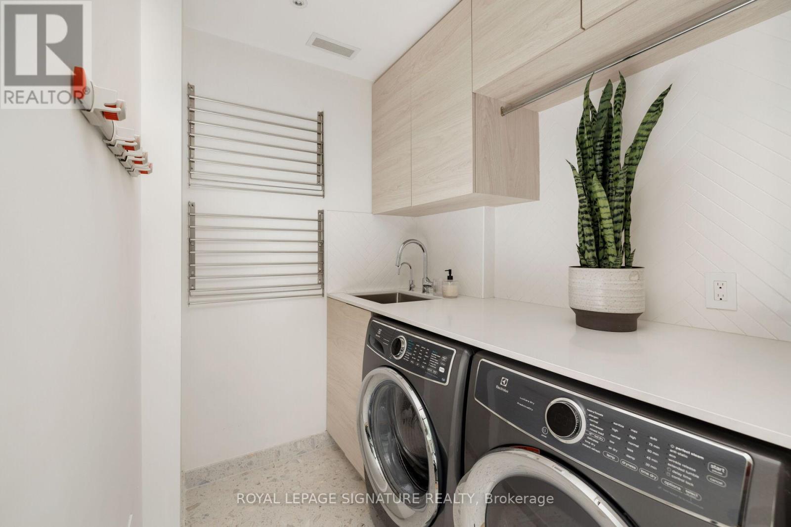 17 Lakeview Avenue, Toronto, Ontario  M6J 3B2 - Photo 28 - C12721758