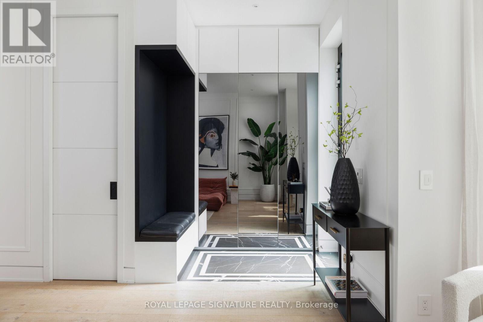 17 Lakeview Avenue, Toronto, Ontario  M6J 3B2 - Photo 4 - C12721758