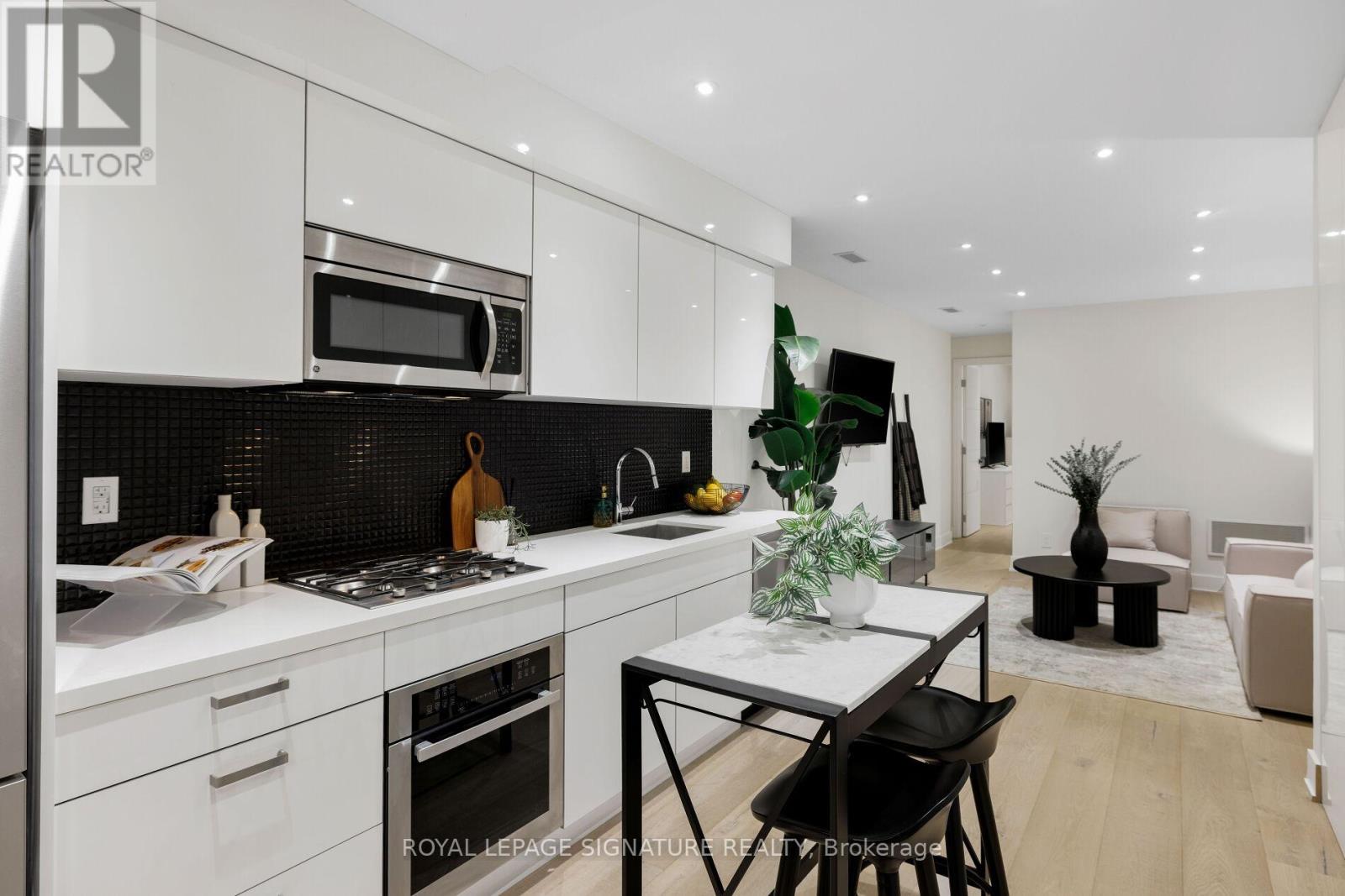 17 Lakeview Avenue, Toronto, Ontario  M6J 3B2 - Photo 43 - C12721758