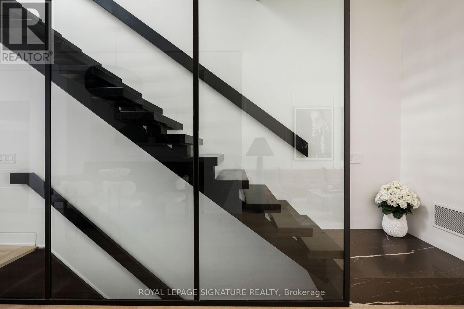 17 Lakeview Avenue, Toronto, Ontario  M6J 3B2 - Photo 8 - C12721758