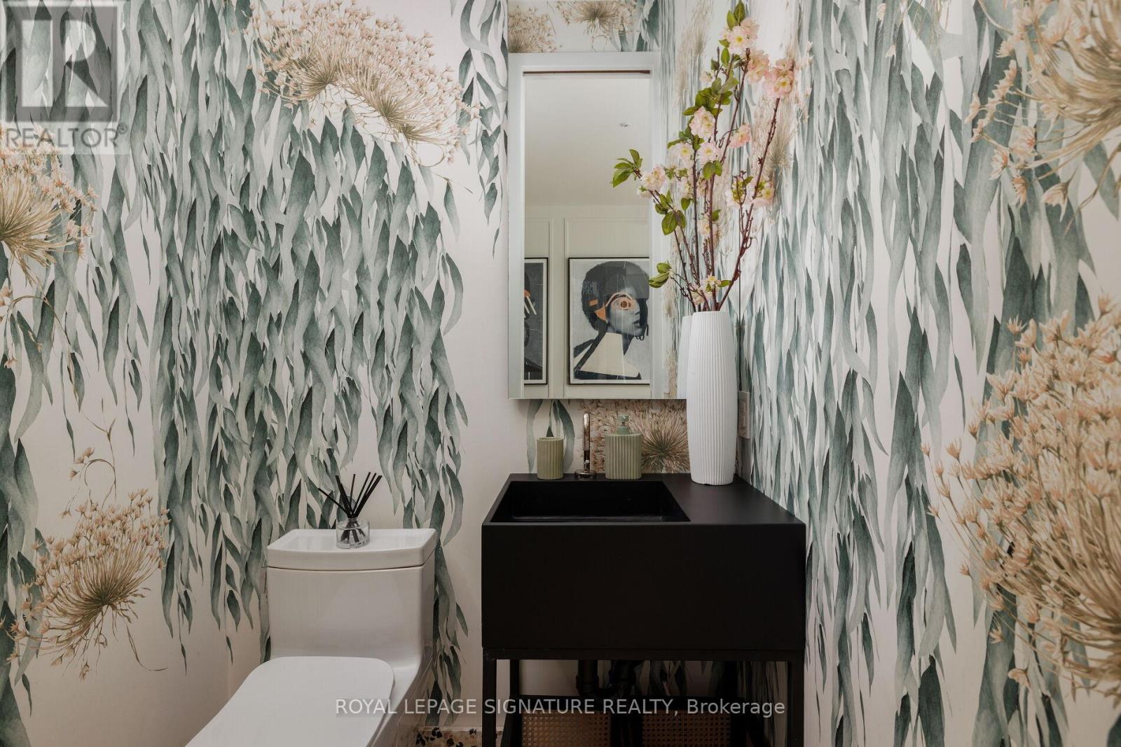 17 Lakeview Avenue, Toronto, Ontario  M6J 3B2 - Photo 9 - C12721758