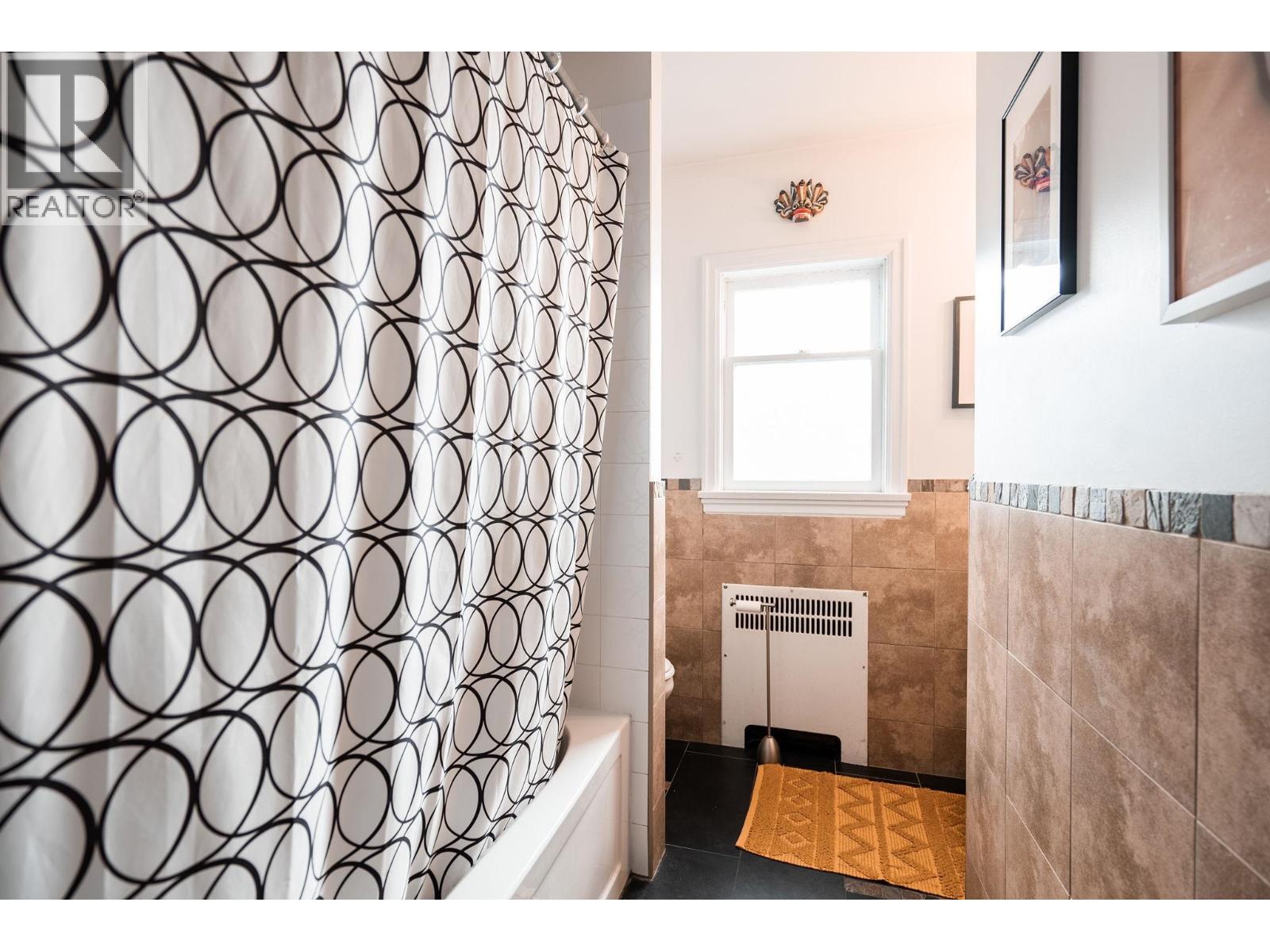 Listing Picture 12 of 40 : 228 E 26TH AVENUE, Vancouver / 溫哥華 - 魯藝地產 Yvonne Lu Group - MLS Medallion Club Member