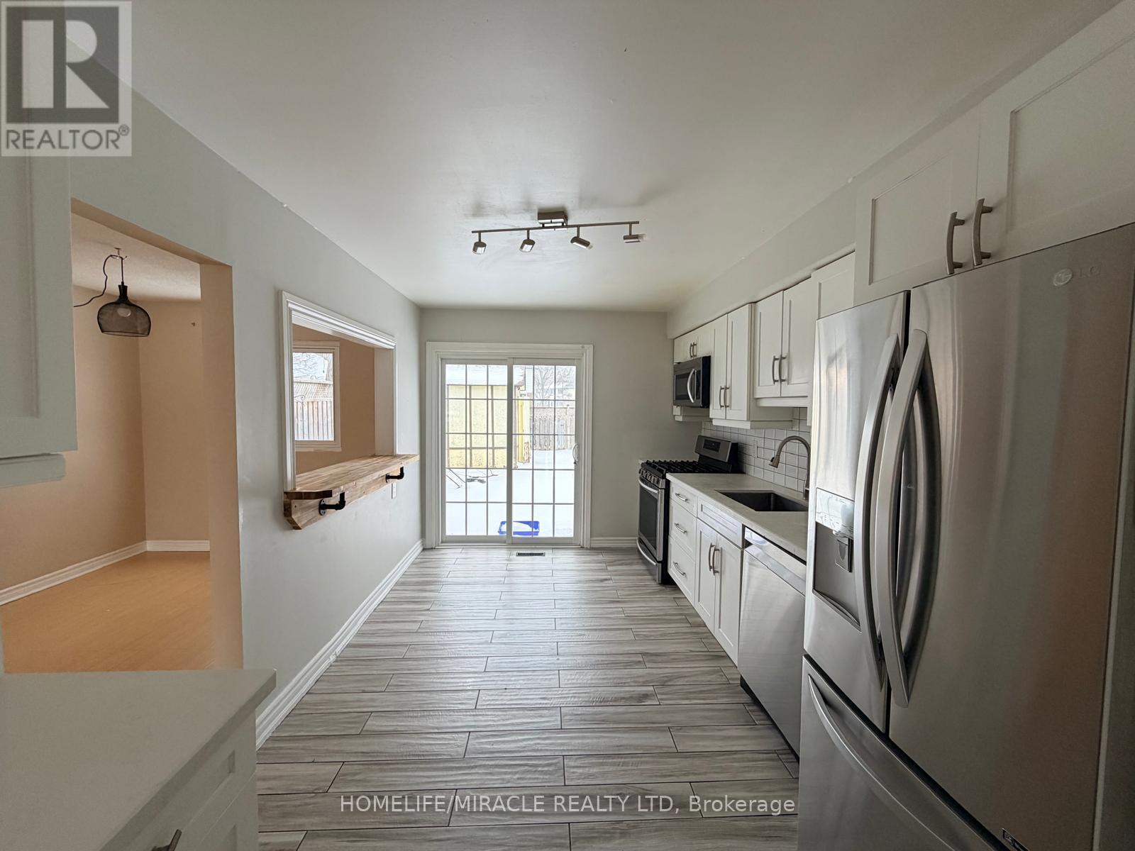 1391 Fenelon Crescent, Oshawa, Ontario  L1J 6G2 - Photo 3 - E12721638