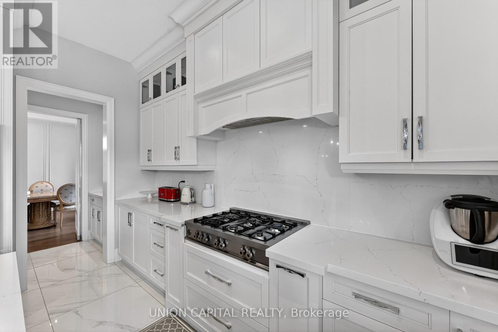 29 Elm Grove Avenue, Richmond Hill, Ontario  L4E 2T2 - Photo 11 - N12721714