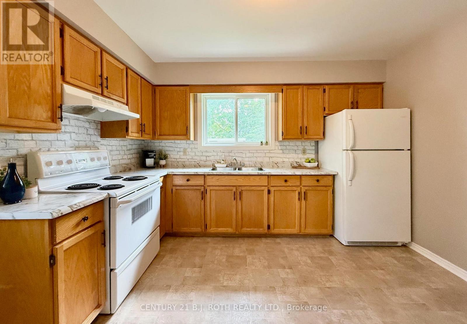 19 South Street, Orillia, Ontario  L3V 3T1 - Photo 4 - S12721580