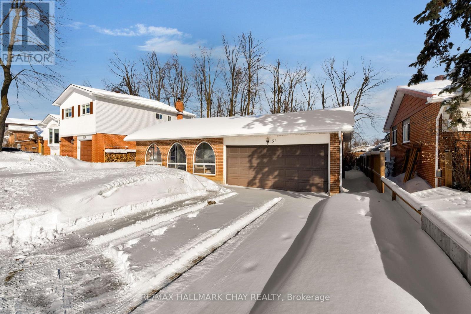 31 Springdale Drive, Barrie, Ontario  L4M 5A8 - Photo 3 - S12721684