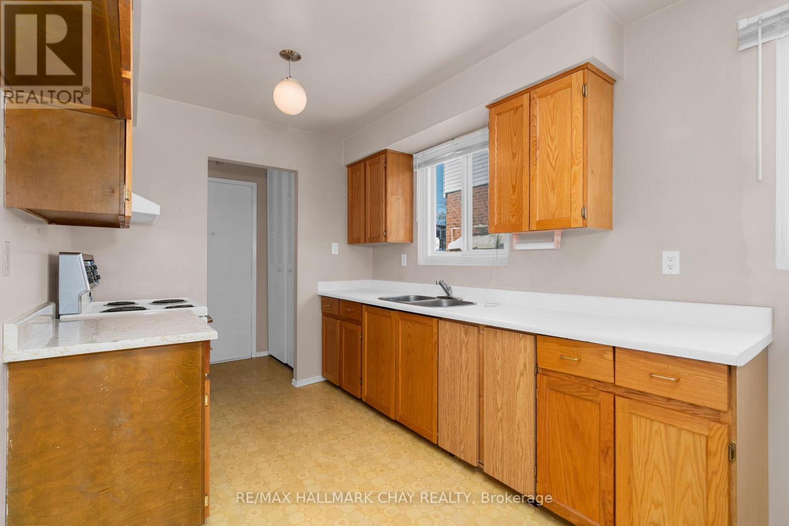 31 Springdale Drive, Barrie, Ontario  L4M 5A8 - Photo 7 - S12721684