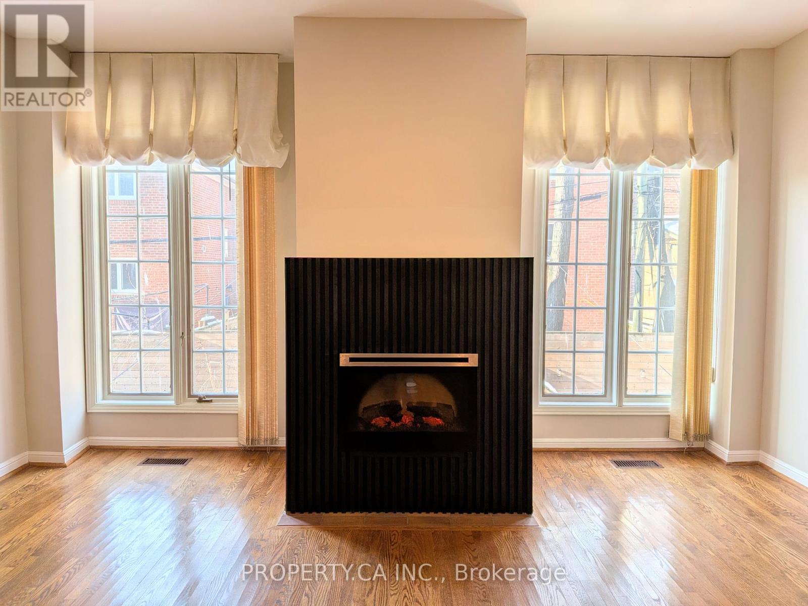 64 Arnold Avenue, Toronto, Ontario  M5A 3B2 - Photo 5 - C12720116