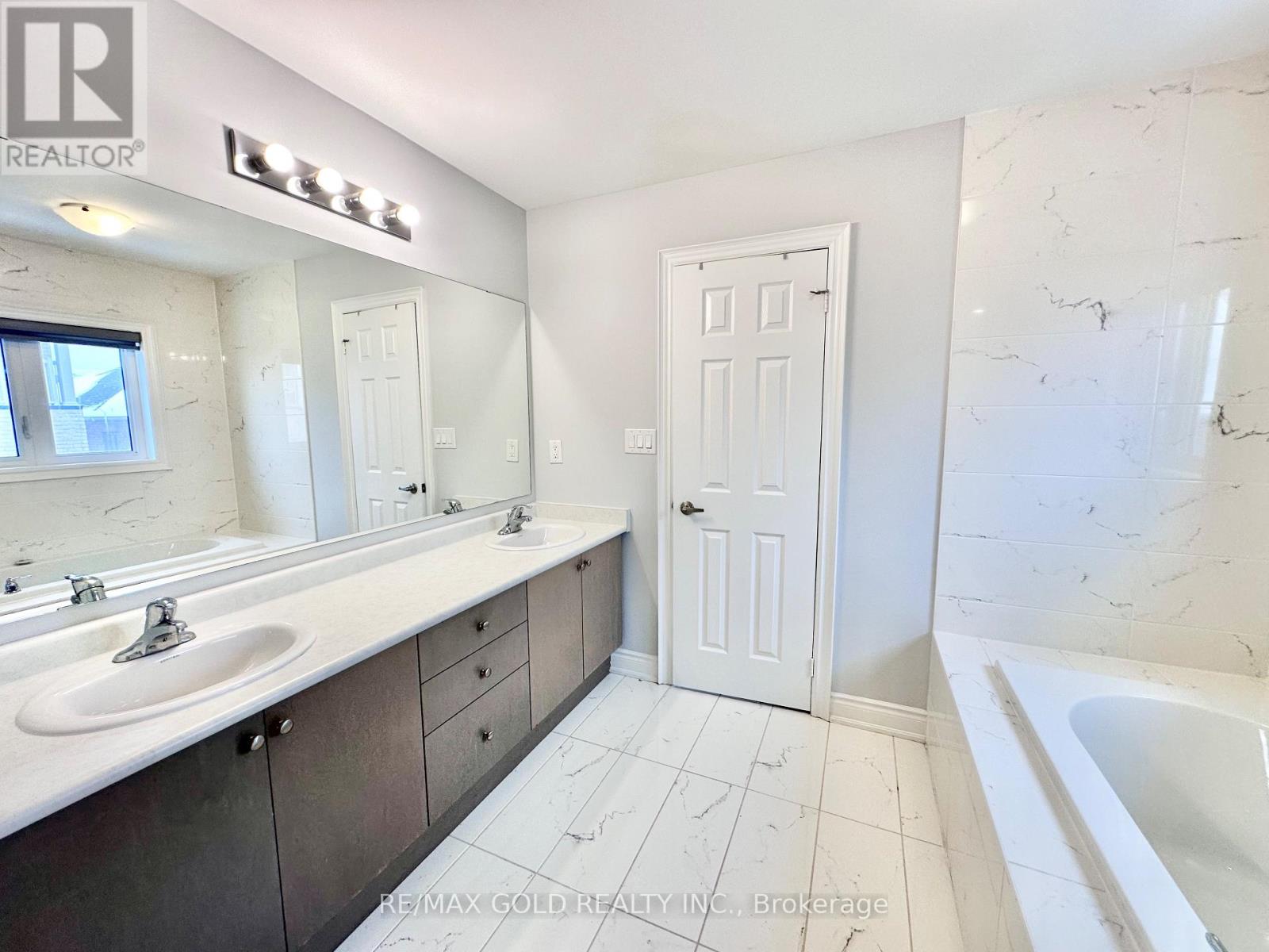 404 Grindstone Trail, Oakville, Ontario  L6H 0S1 - Photo 25 - W12721550