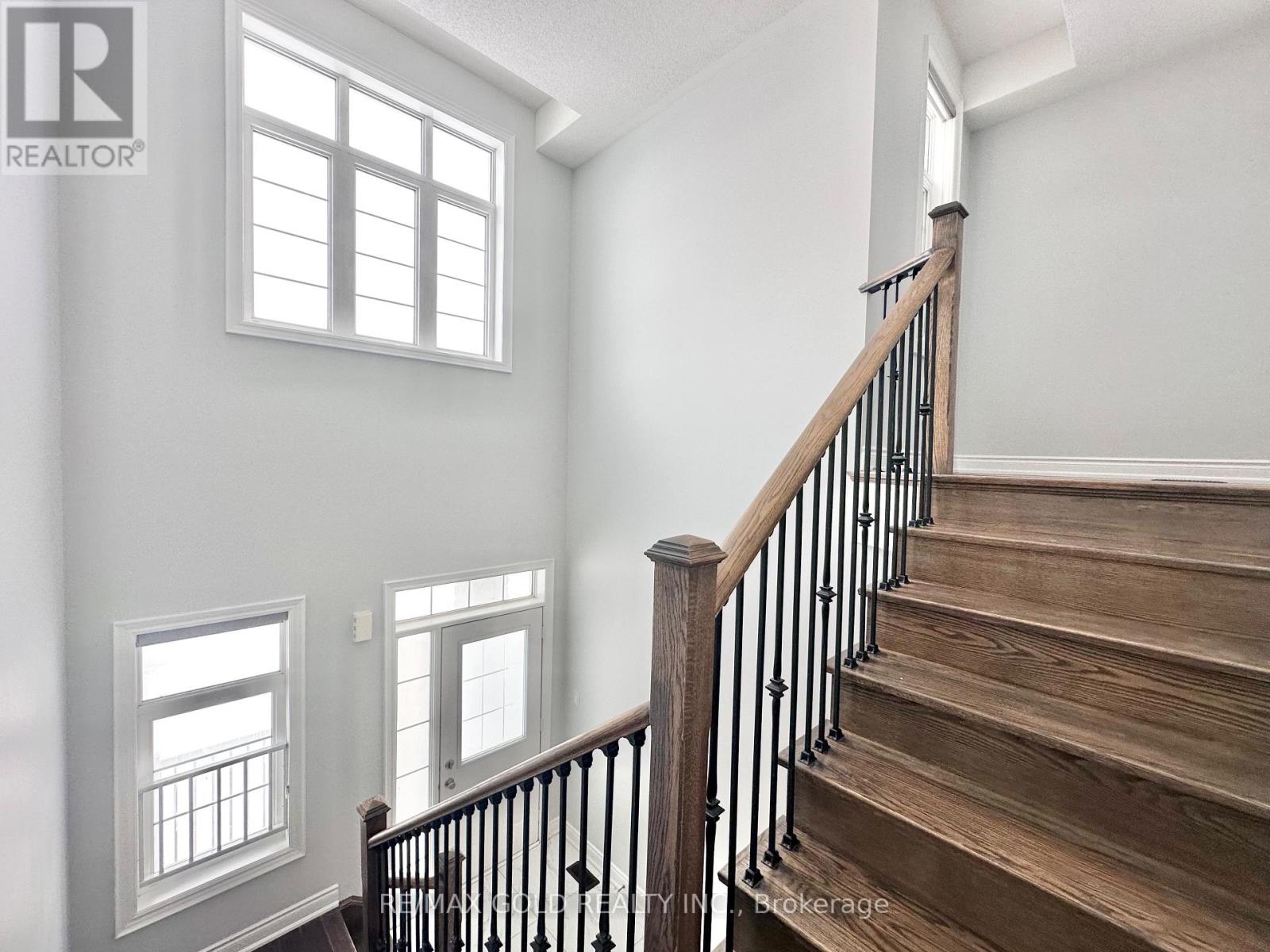 404 Grindstone Trail, Oakville, Ontario  L6H 0S1 - Photo 4 - W12721550