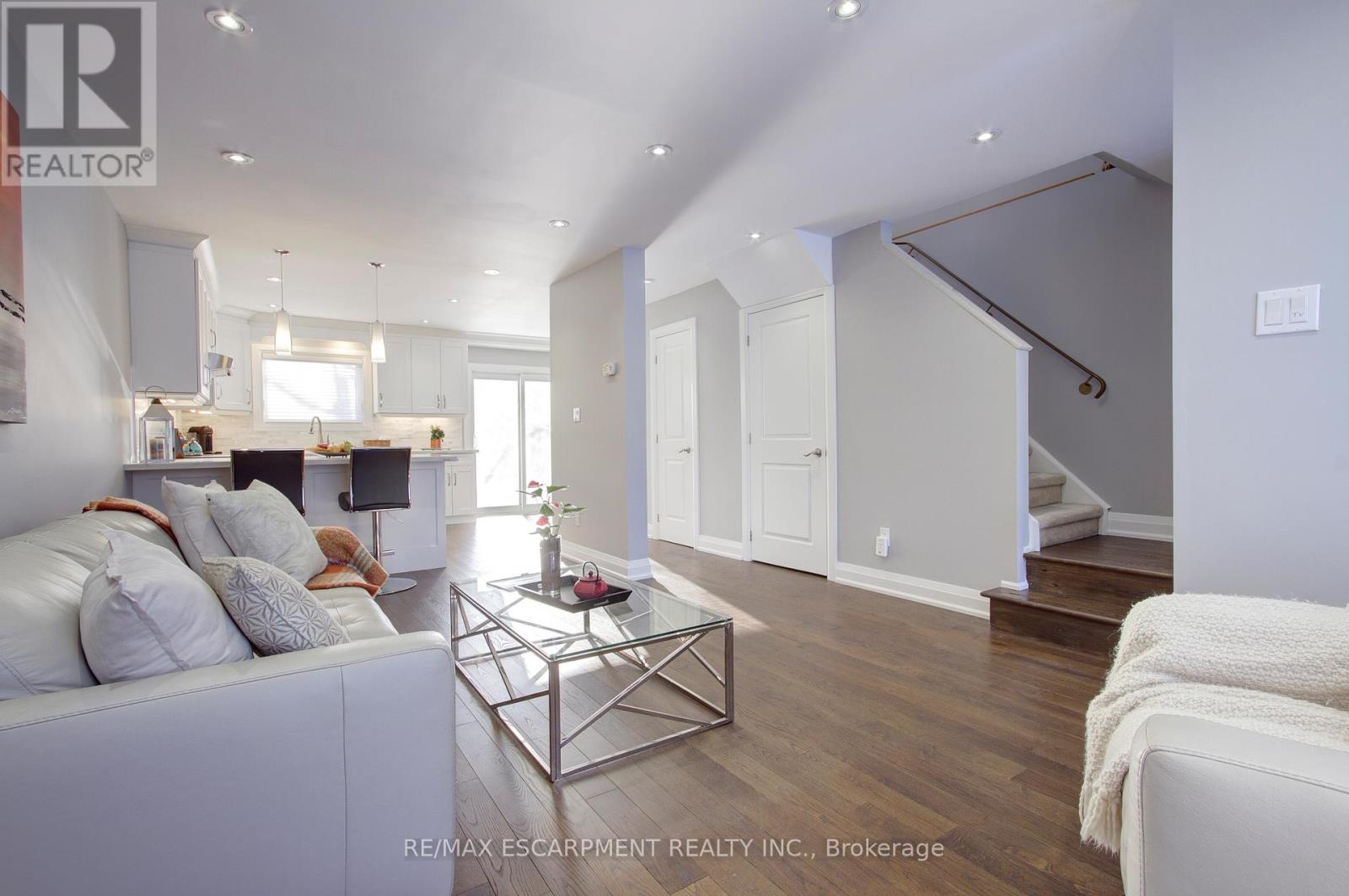 214 Ross Lane, Oakville, Ontario  L6H 5K5 - Photo 2 - W12721634