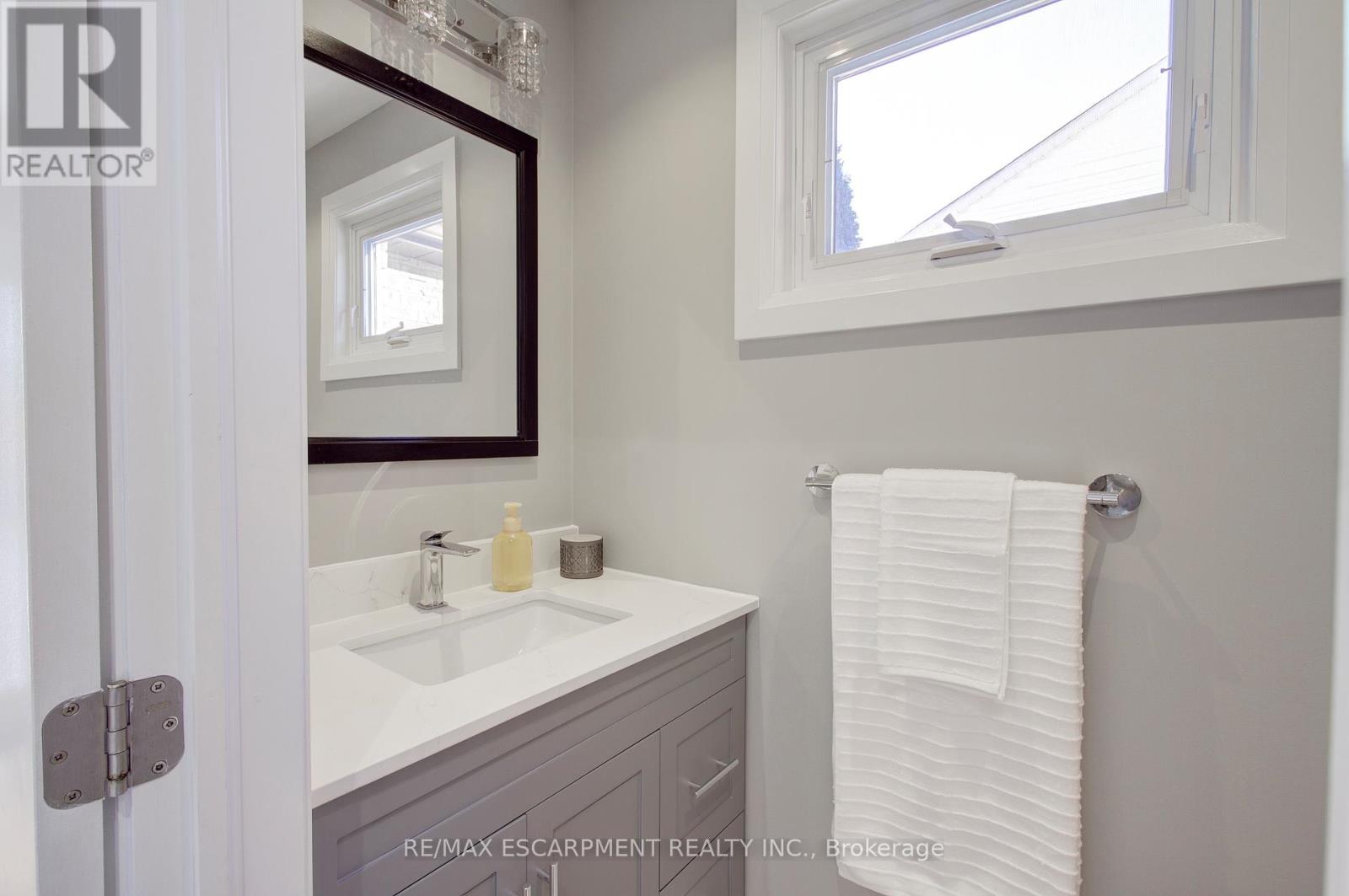 214 Ross Lane, Oakville, Ontario  L6H 5K5 - Photo 21 - W12721634