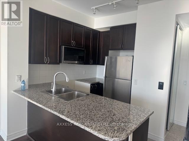 1912 - 339 Rathburn Road W, Mississauga, Ontario  L5B 0K6 - Photo 4 - W12721668