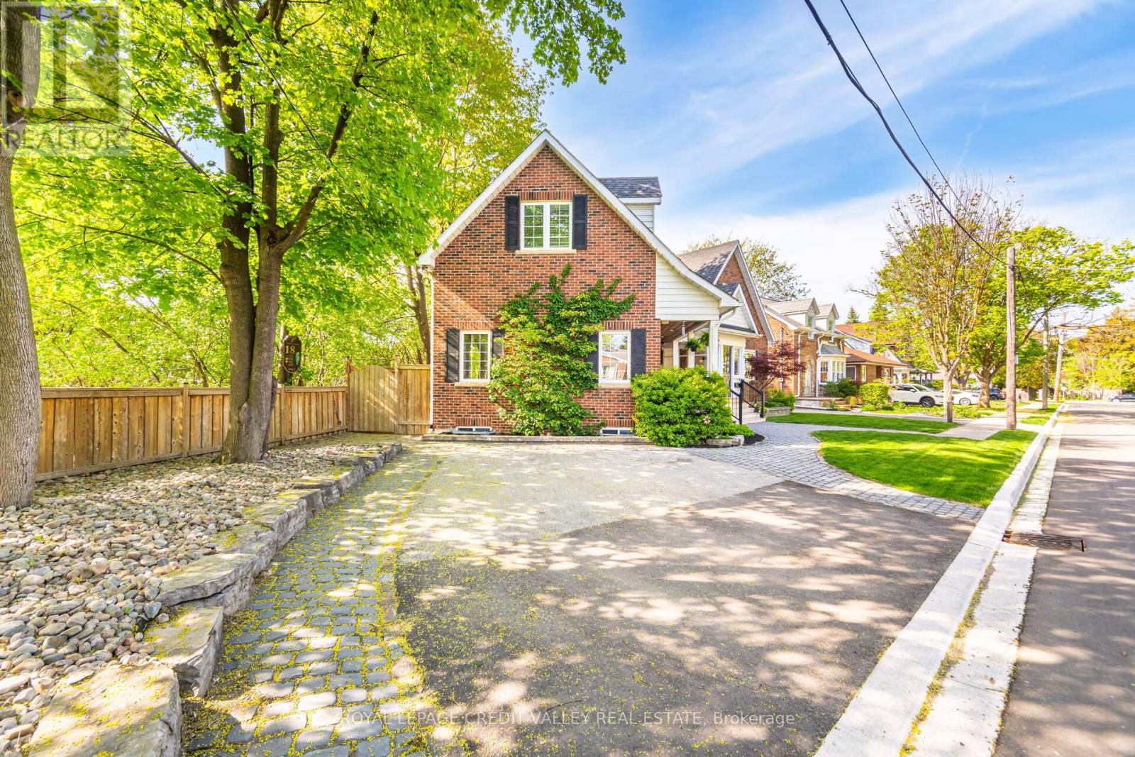 20 Fleming Avenue, Brampton, Ontario  L6Y 1K1 - Photo 3 - W12721670