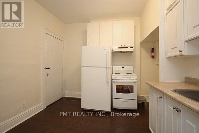 Main - 7 Harvard Avenue, Toronto, Ontario  M6R 1C5 - Photo 5 - W12721726