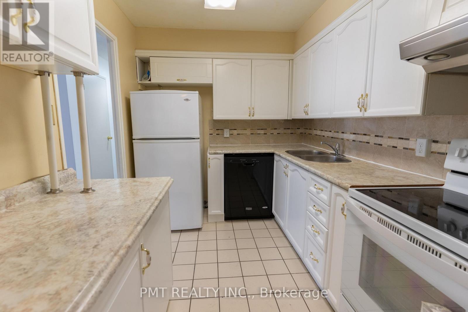 103 - 1580 Mississauga Valley Boulevard, Mississauga, Ontario  L5A 3T8 - Photo 5 - W12721746