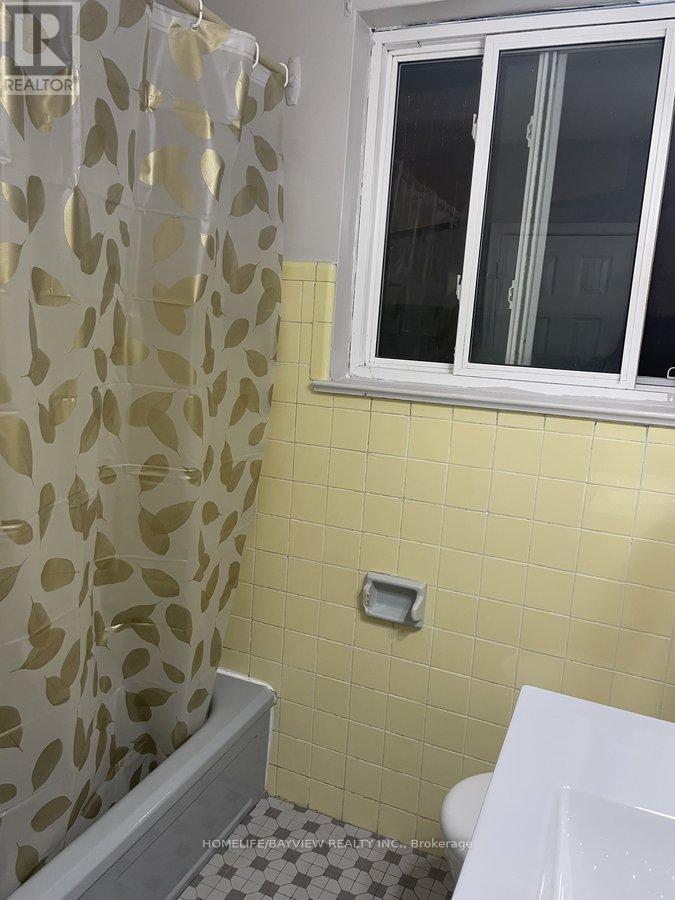 67 Neames Crescent, Toronto, Ontario  M3L 1K8 - Photo 11 - W12721756