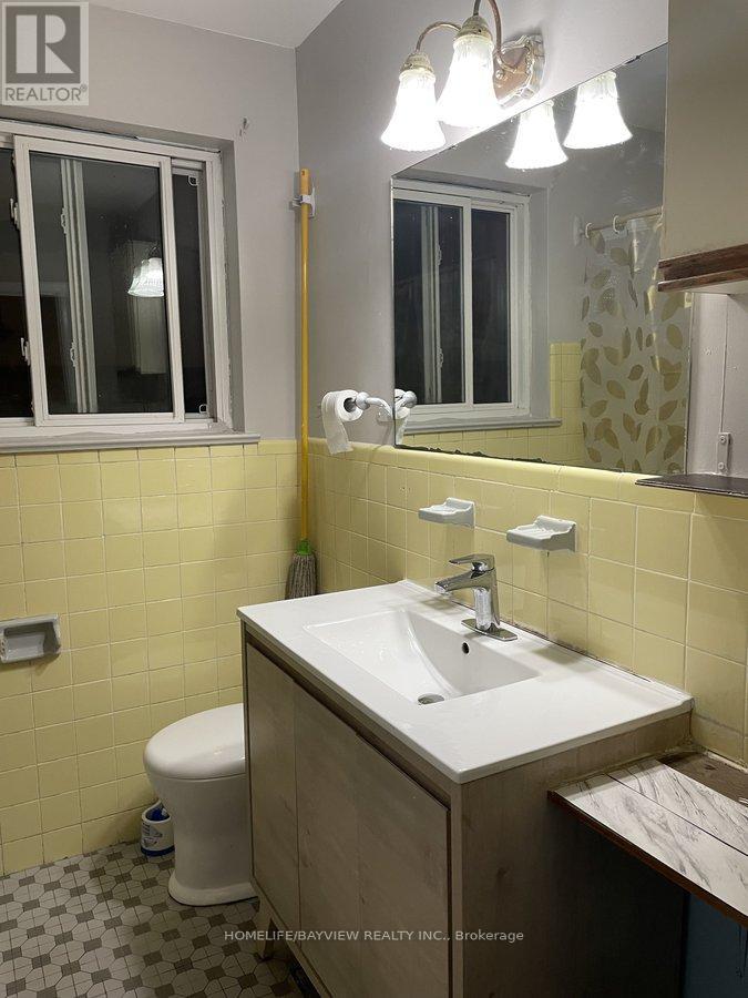 67 Neames Crescent, Toronto, Ontario  M3L 1K8 - Photo 12 - W12721756