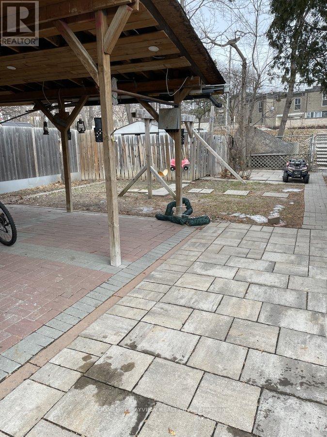 67 Neames Crescent, Toronto, Ontario  M3L 1K8 - Photo 14 - W12721756