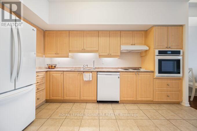 1003 - 810 Scollard Court, Mississauga, Ontario  L5V 0A4 - Photo 15 - W12721762