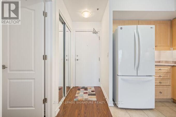 1003 - 810 Scollard Court, Mississauga, Ontario  L5V 0A4 - Photo 7 - W12721762