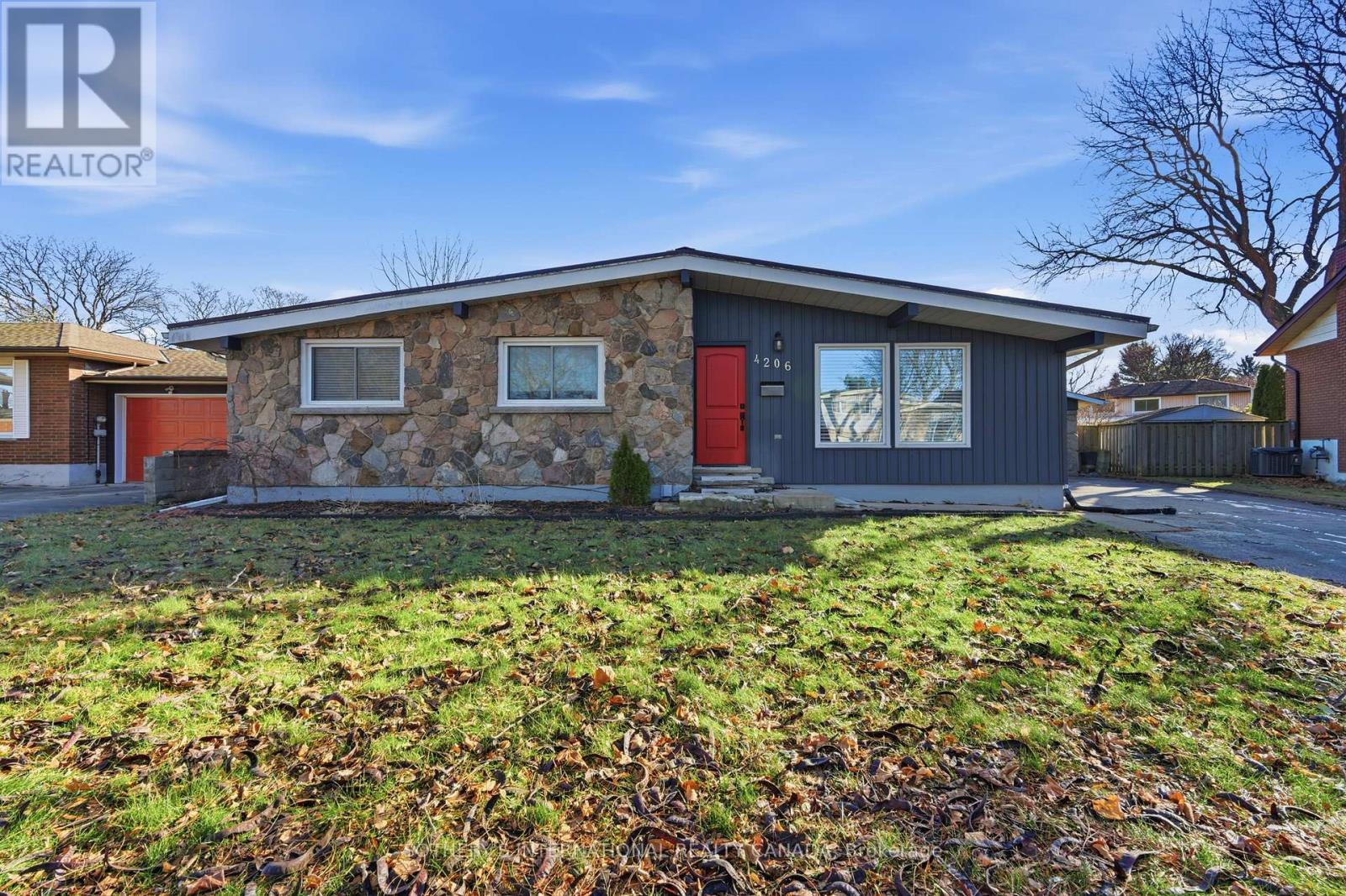 4206 Glenayr Avenue, Niagara Falls, Ontario  L2E 6J9 - Photo 2 - X12721616