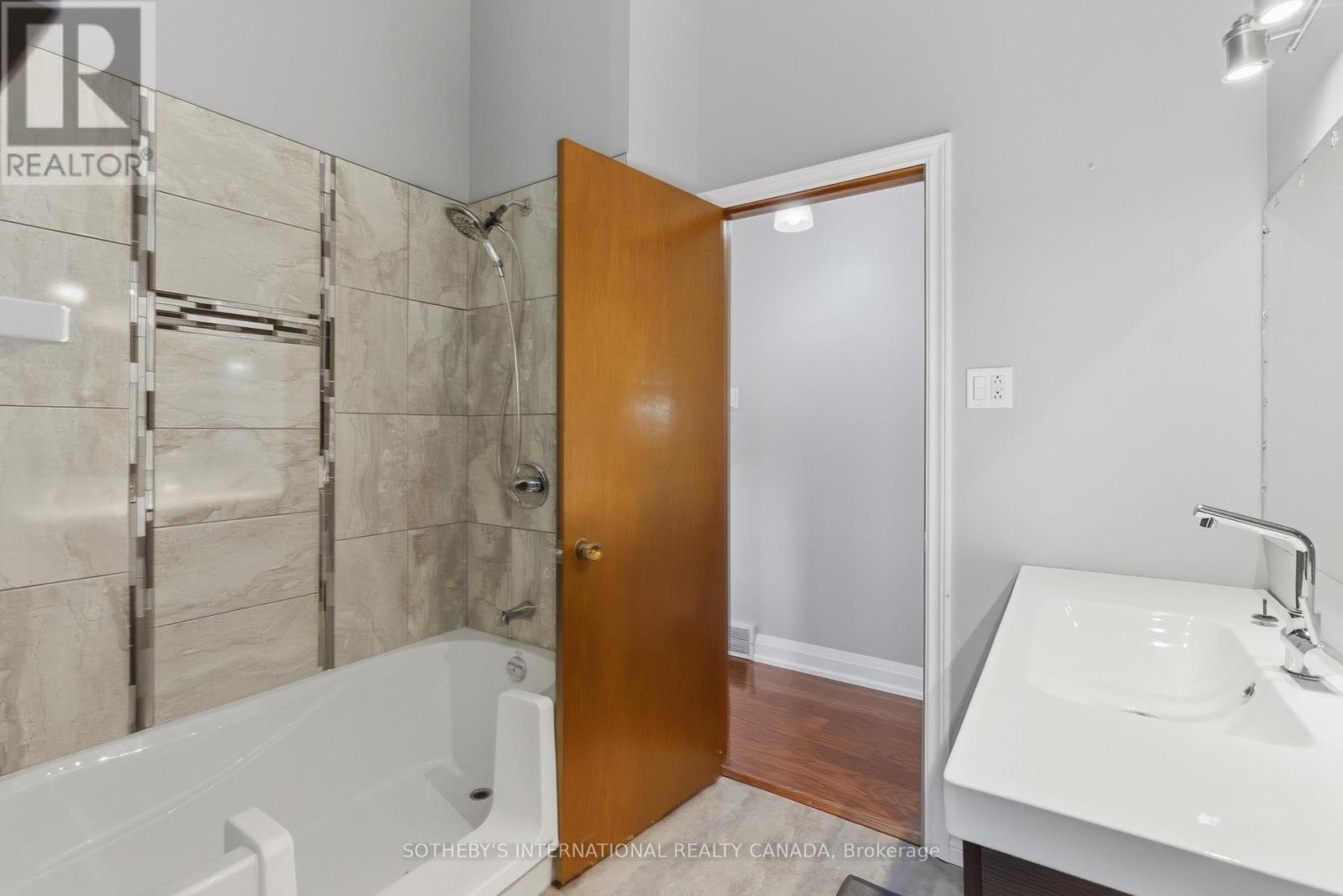 4206 Glenayr Avenue, Niagara Falls, Ontario  L2E 6J9 - Photo 9 - X12721616