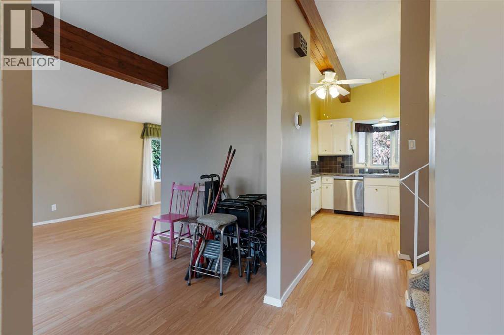 2035 19 Avenue N, Lethbridge, Alberta  T1H 4G4 - Photo 2 - A2280785