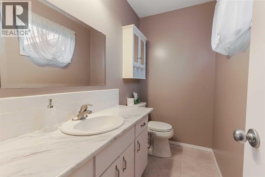 2035 19 Avenue N, Lethbridge, Alberta  T1H 4G4 - Photo 15 - A2280785