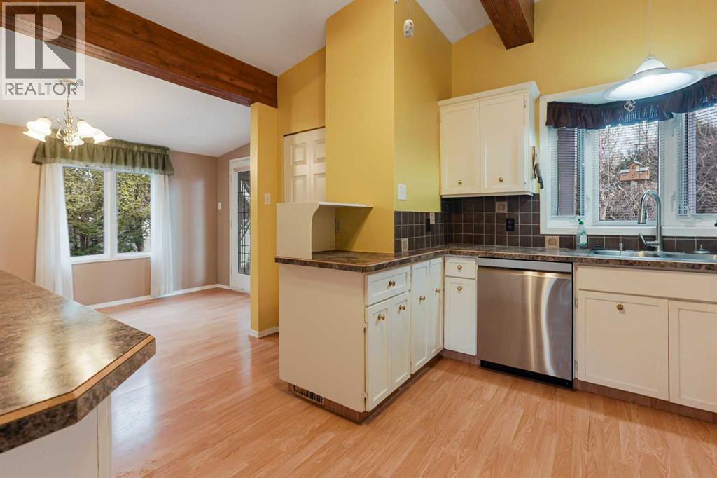 2035 19 Avenue N, Lethbridge, Alberta  T1H 4G4 - Photo 8 - A2280785