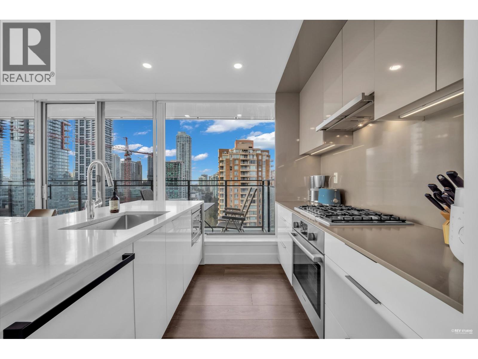 Listing Picture 9 of 39 : 1205 4711 HAZEL STREET, Burnaby / 本拿比 - 魯藝地產 Yvonne Lu Group - MLS Medallion Club Member